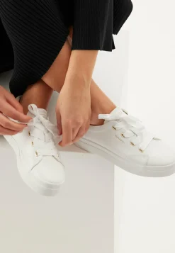 Avona Sneaker