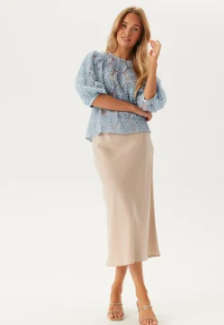3D Flower Puff Sleeve Blouse