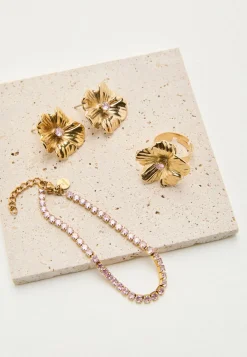 Daisy Ring Celebration