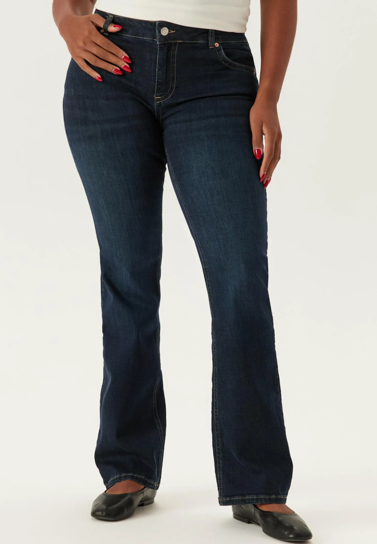 Low Bootcut Flap Jeans