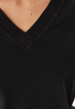 Objthess 2/4 LO V-NECK KNIT