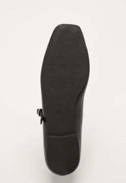 Onlakira-3 Pu Mary Jane Baller