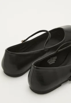 Onlakira-3 Pu Mary Jane Baller