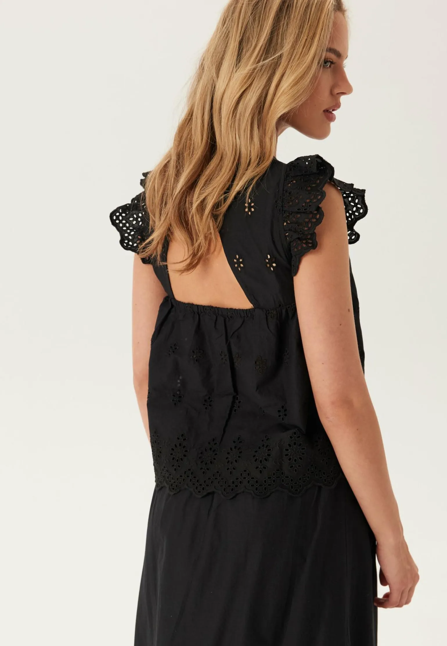 Onllou Life Emb S/S Open Back Top