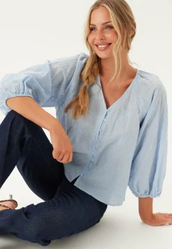 Onlzion 3/4 V-NECK EMB TOP WVN