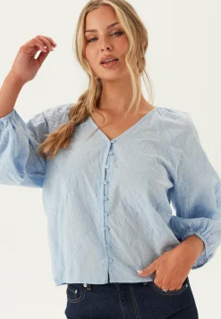 Onlzion 3/4 V-NECK EMB TOP WVN