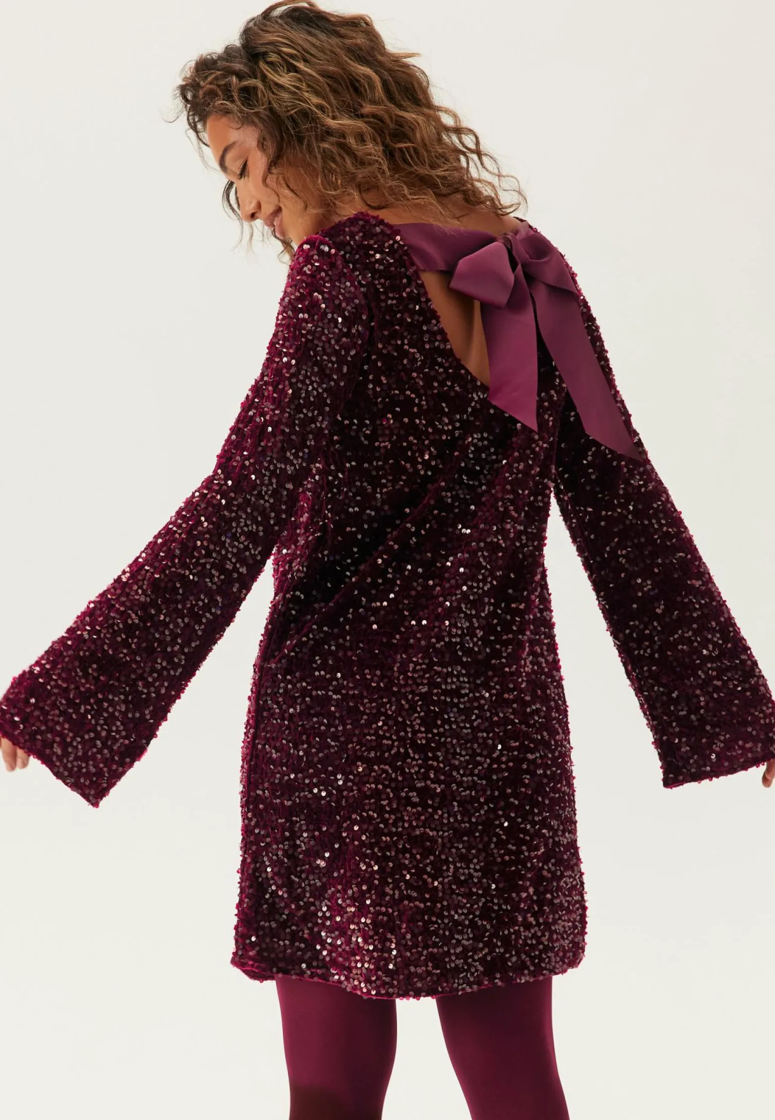 Pckam Ls Deep Back Bow Dress