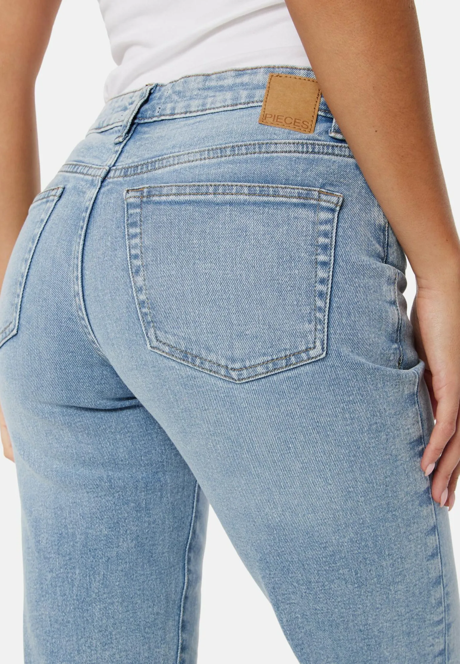 Pckelly Mid Waist Straight Jeans
