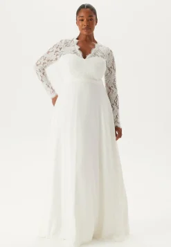 Scallop V-Neck Lace Gown