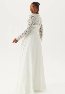 Scallop V-Neck Lace Gown