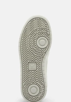 V-10 Sneaker
