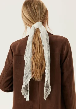 Vialiva Lace Scarf