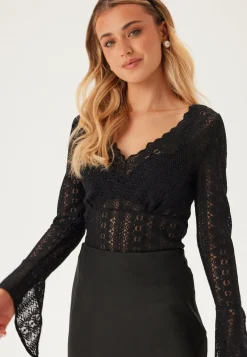Vichikka L/S V-Neck Top