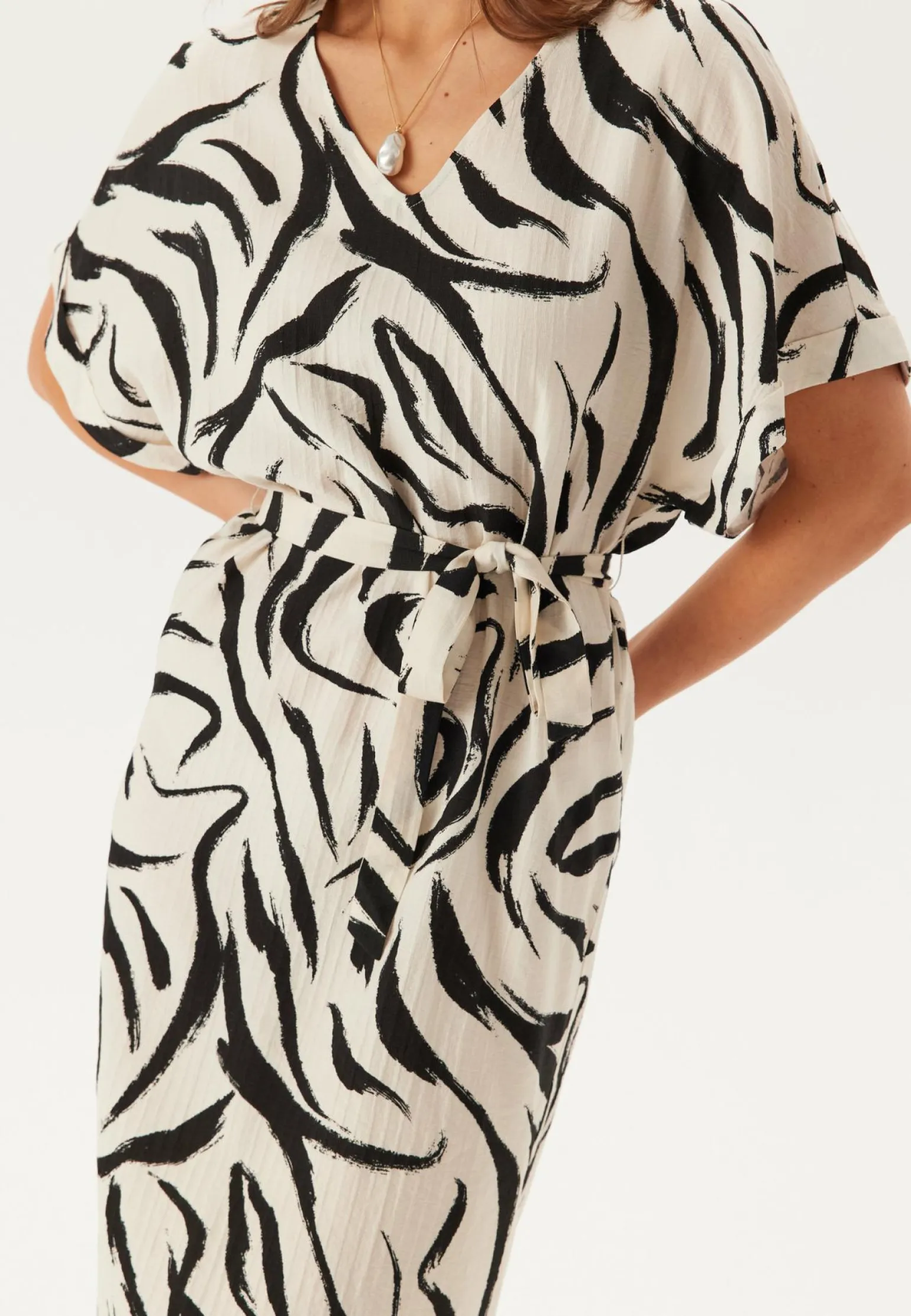 Viclo V-neck 2/4 MIDI DRESS M