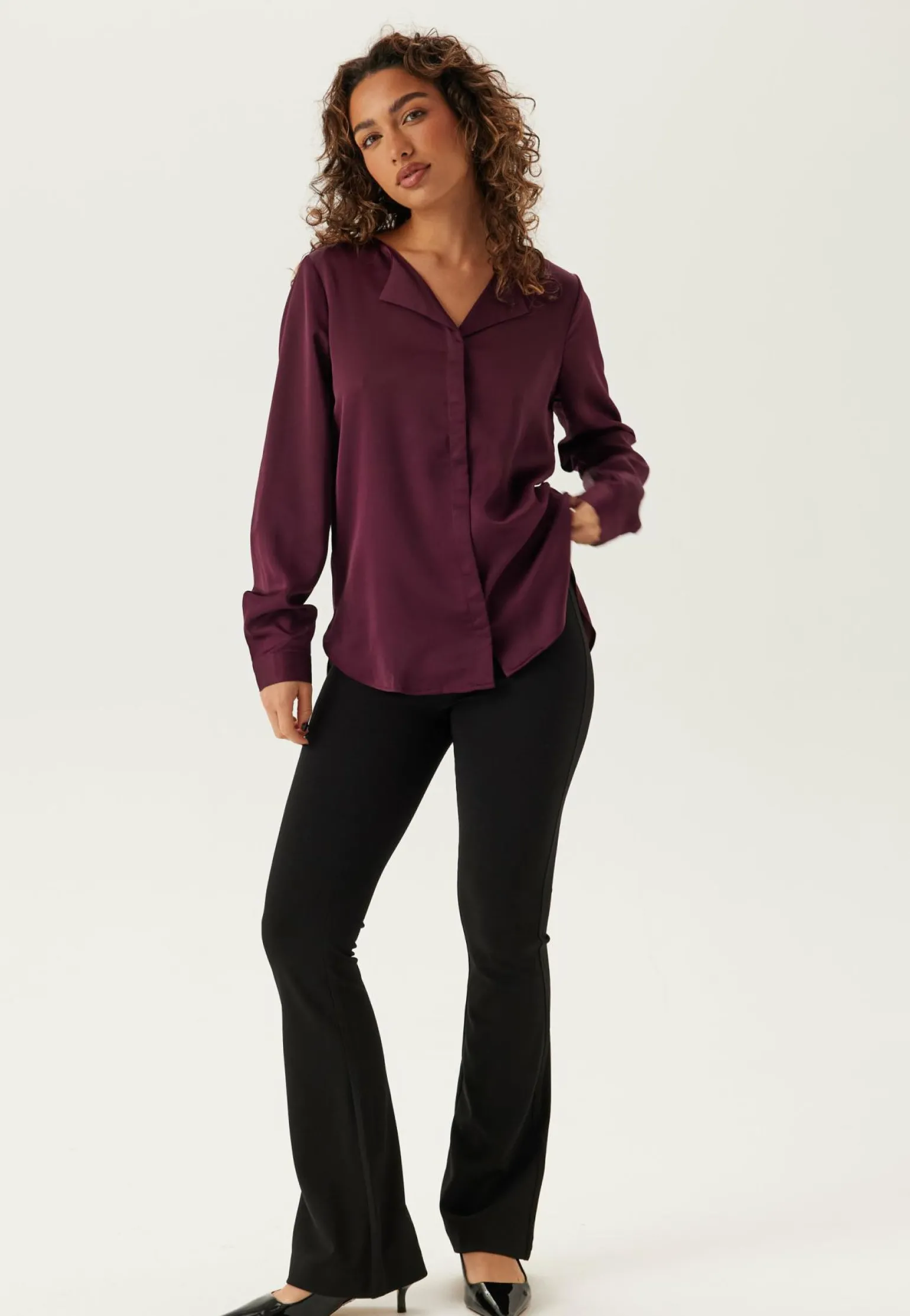 Viellette V-neck L/S Satin Shirt
