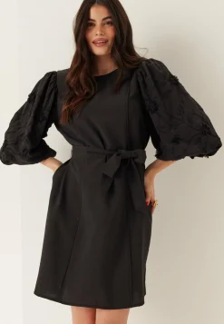 Vimala O-neck 3/4 EMB. DRESS