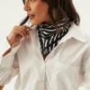 Vmlesley Scarf