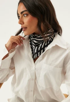 Vmlesley Scarf